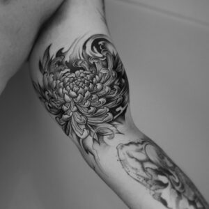 Blackwork chrysanthemum tattoo in traditional Japanese style by Tizio Art