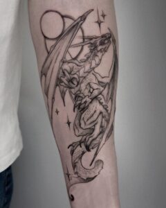 Blackwork dragon tattoo with circular background and solid lines – Tizio Art