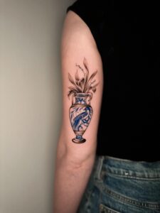 Porcelain vase fine line tattoo with floral elements – Tizio Art